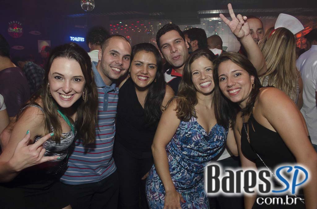 Noite da Mini Saia com DJs nas pick-ups animaram a sexta do Akbar Lounge e Disco Noite da Mini Saia com DJs nas pick-ups animaram a sexta do Akbar Lounge e Disco