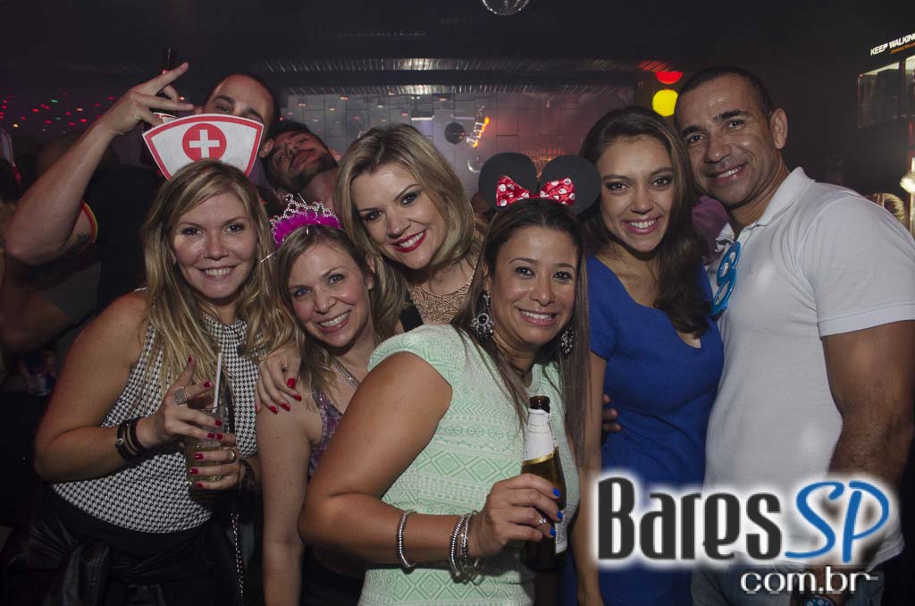 Noite da Mini Saia com DJs nas pick-ups animaram a sexta do Akbar Lounge e Disco Noite da Mini Saia com DJs nas pick-ups animaram a sexta do Akbar Lounge e Disco