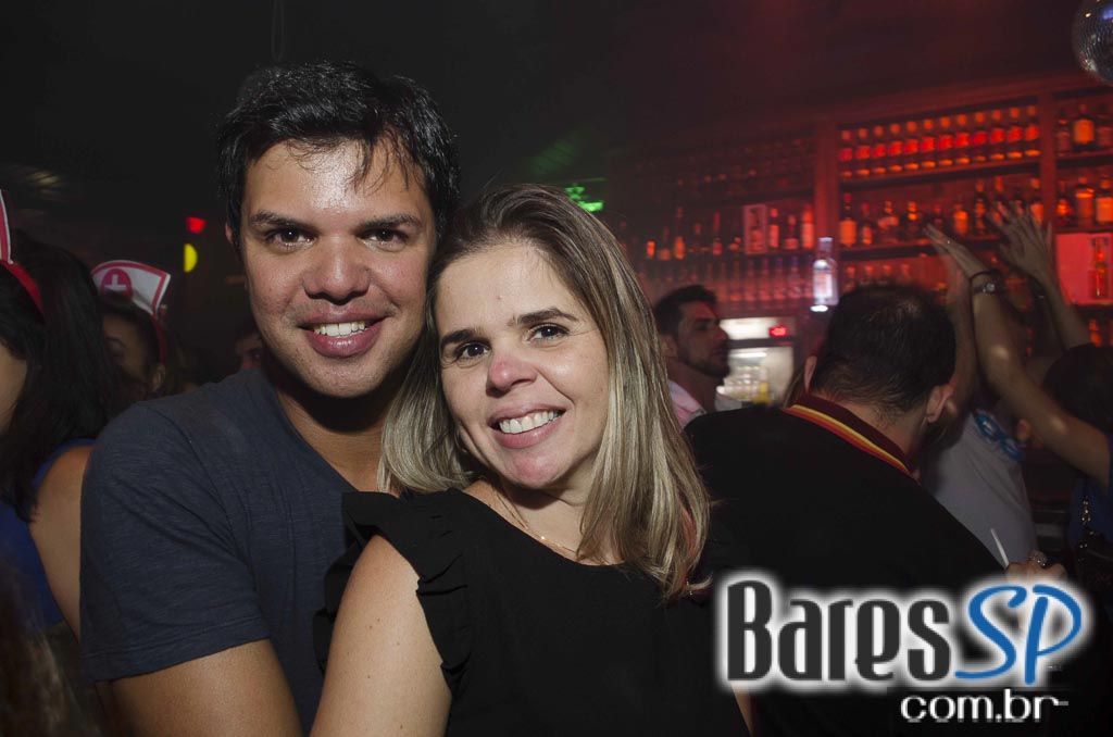 Noite da Mini Saia com DJs nas pick-ups animaram a sexta do Akbar Lounge e Disco Noite da Mini Saia com DJs nas pick-ups animaram a sexta do Akbar Lounge e Disco