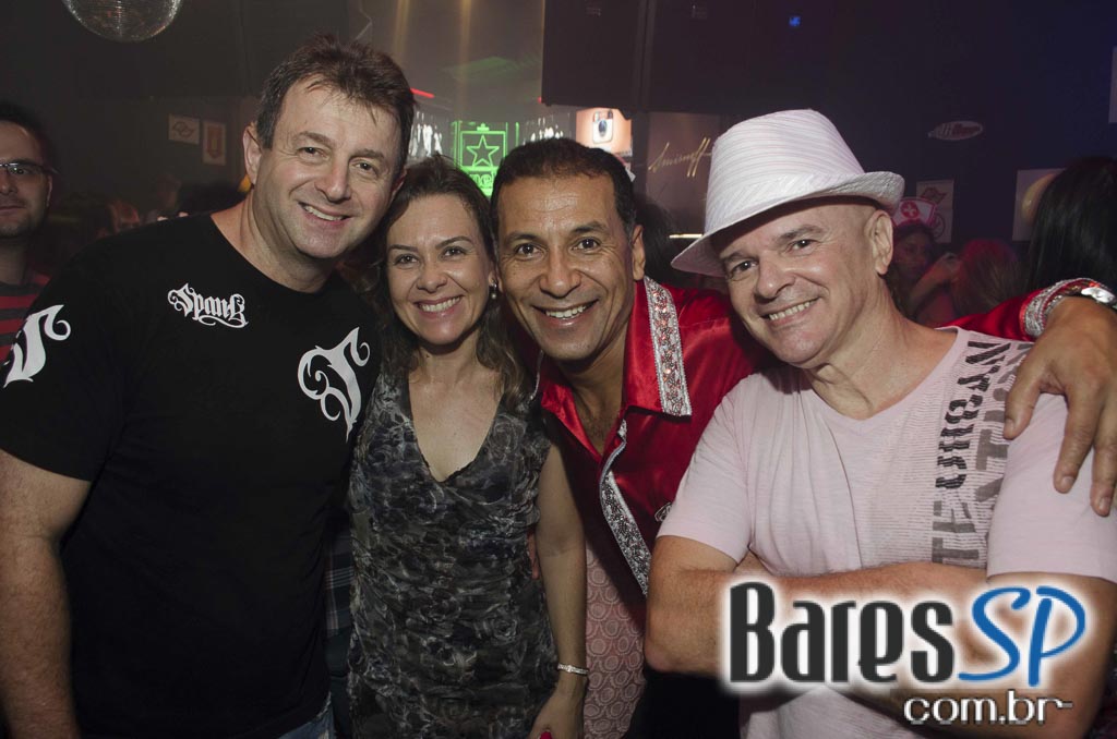 Noite da Mini Saia com DJs nas pick-ups animaram a sexta do Akbar Lounge e Disco Noite da Mini Saia com DJs nas pick-ups animaram a sexta do Akbar Lounge e Disco