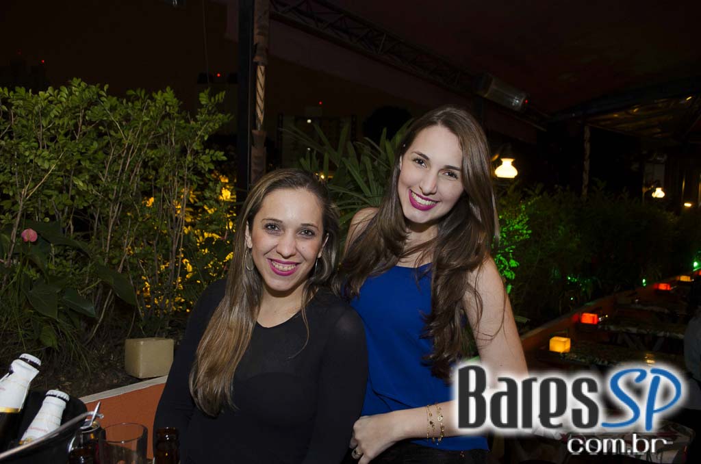 Noite da Mini Saia com DJs nas pick-ups animaram a sexta do Akbar Lounge e Disco Noite da Mini Saia com DJs nas pick-ups animaram a sexta do Akbar Lounge e Disco