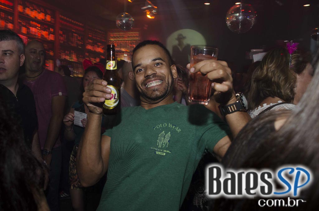Noite da Mini Saia com DJs nas pick-ups animaram a sexta do Akbar Lounge e Disco Noite da Mini Saia com DJs nas pick-ups animaram a sexta do Akbar Lounge e Disco