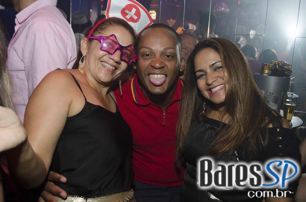 Noite da Mini Saia com DJs nas pick-ups animaram a sexta do Akbar Lounge e Disco Noite da Mini Saia com DJs nas pick-ups animaram a sexta do Akbar Lounge e Disco