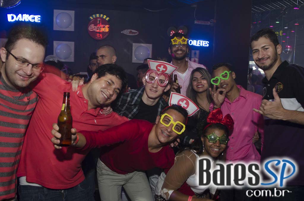 Noite da Mini Saia com DJs nas pick-ups animaram a sexta do Akbar Lounge e Disco Noite da Mini Saia com DJs nas pick-ups animaram a sexta do Akbar Lounge e Disco