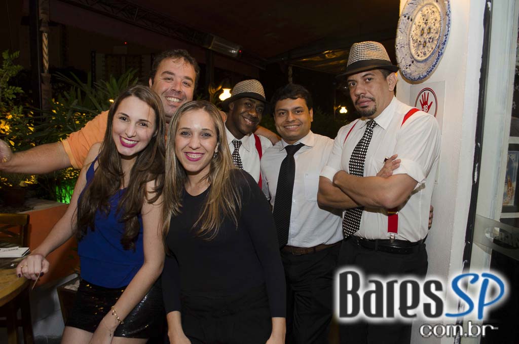 Noite da Mini Saia com DJs nas pick-ups animaram a sexta do Akbar Lounge e Disco Noite da Mini Saia com DJs nas pick-ups animaram a sexta do Akbar Lounge e Disco