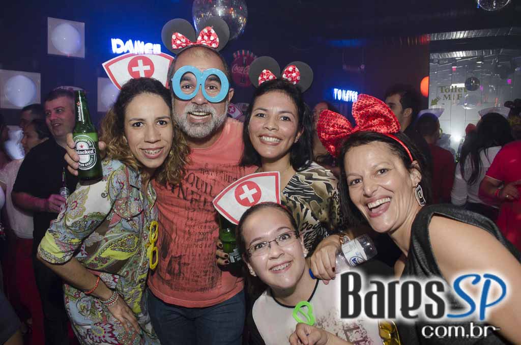 Noite da Mini Saia com DJs nas pick-ups animaram a sexta do Akbar Lounge e Disco Noite da Mini Saia com DJs nas pick-ups animaram a sexta do Akbar Lounge e Disco