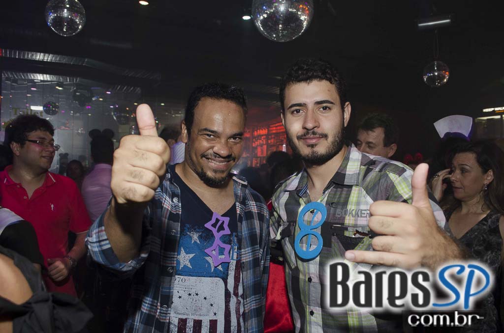 Noite da Mini Saia com DJs nas pick-ups animaram a sexta do Akbar Lounge e Disco Noite da Mini Saia com DJs nas pick-ups animaram a sexta do Akbar Lounge e Disco