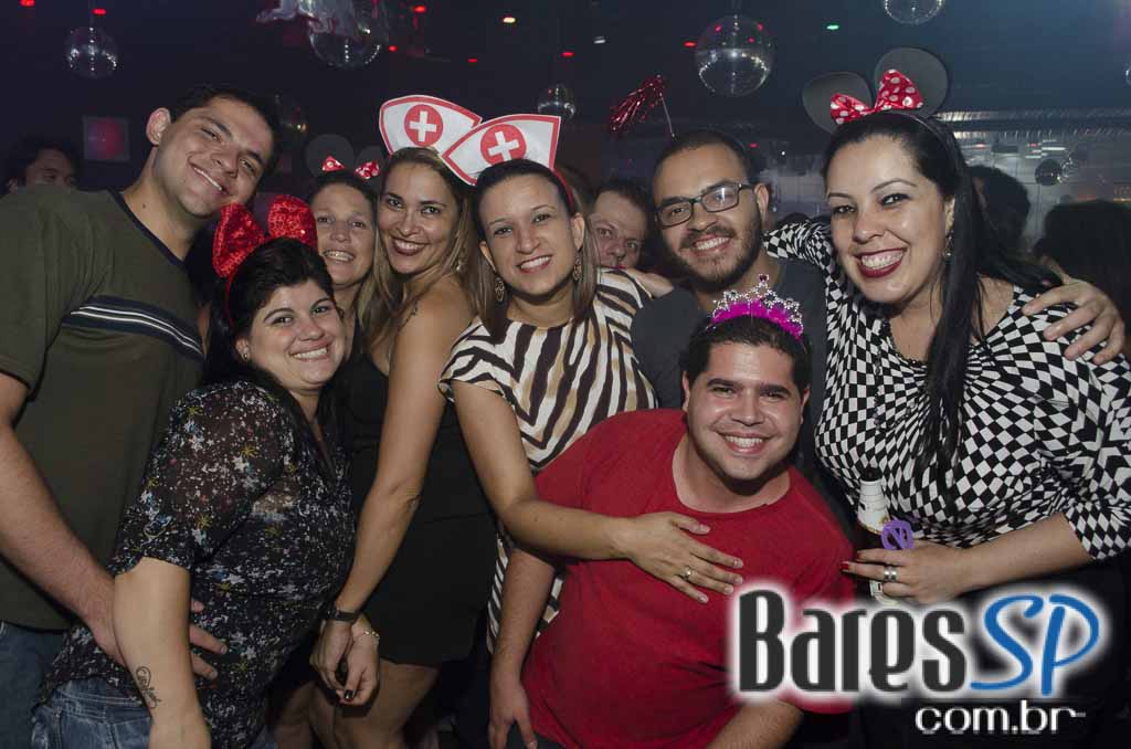Noite da Mini Saia com DJs nas pick-ups animaram a sexta do Akbar Lounge e Disco Noite da Mini Saia com DJs nas pick-ups animaram a sexta do Akbar Lounge e Disco