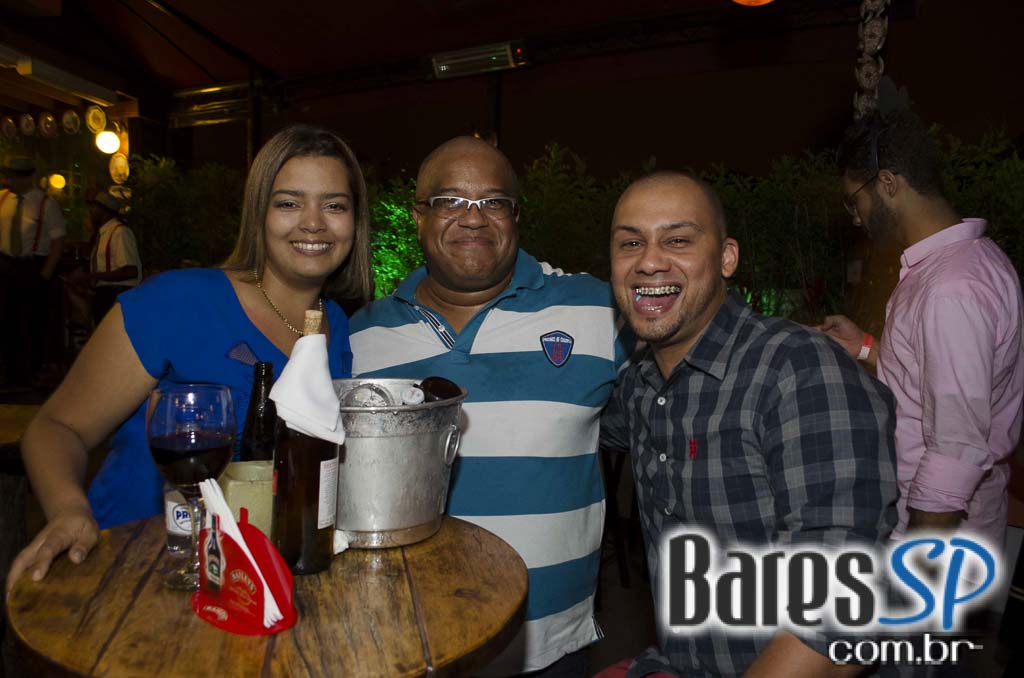 Noite da Mini Saia com DJs nas pick-ups animaram a sexta do Akbar Lounge e Disco Noite da Mini Saia com DJs nas pick-ups animaram a sexta do Akbar Lounge e Disco