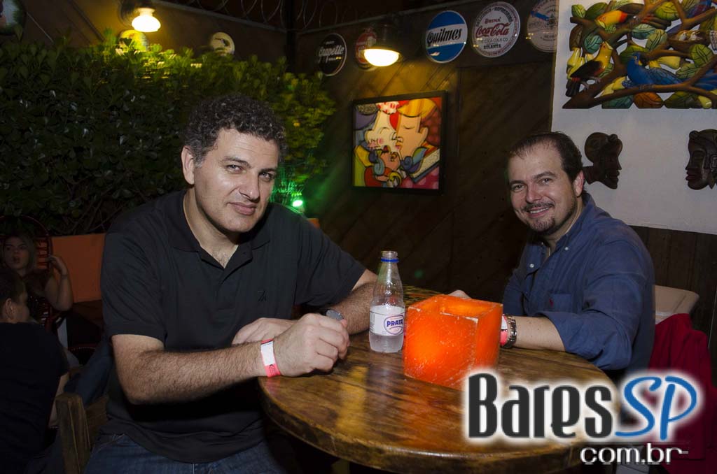 Noite da Mini Saia com DJs nas pick-ups animaram a sexta do Akbar Lounge e Disco Noite da Mini Saia com DJs nas pick-ups animaram a sexta do Akbar Lounge e Disco