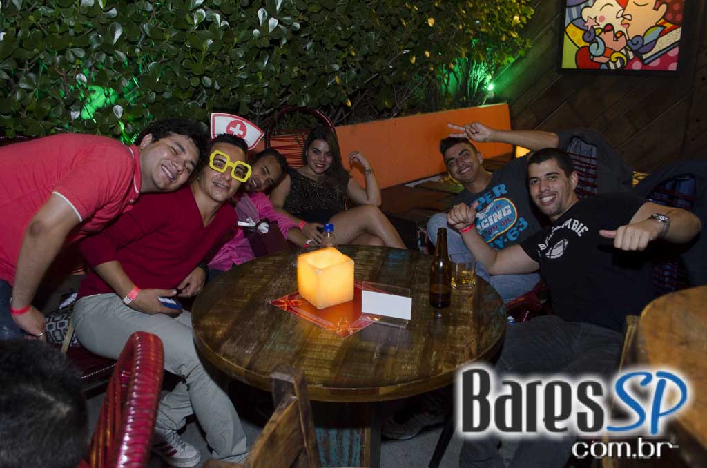 Noite da Mini Saia com DJs nas pick-ups animaram a sexta do Akbar Lounge e Disco Noite da Mini Saia com DJs nas pick-ups animaram a sexta do Akbar Lounge e Disco