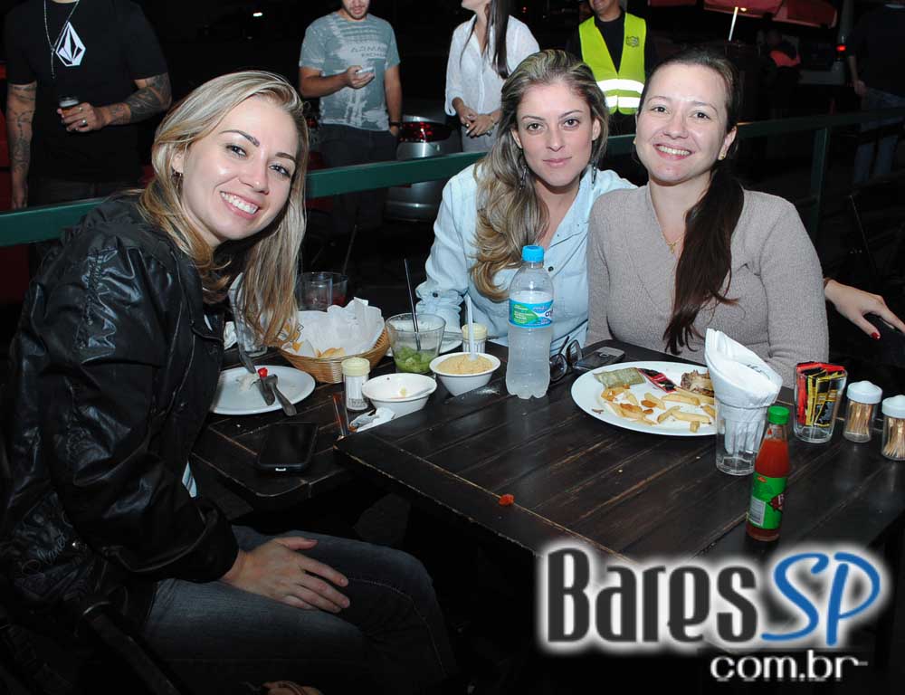 Loirassa Bar ofereceu happy hour com petiscos e cerveja gelada - Unisal Loirassa Bar ofereceu happy hour com petiscos e cerveja gelada - Unisal