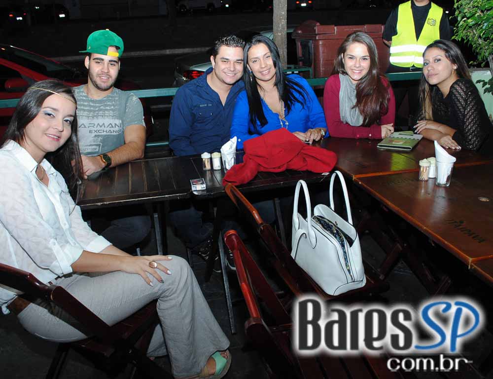 Loirassa Bar ofereceu happy hour com petiscos e cerveja gelada - Unisal Loirassa Bar ofereceu happy hour com petiscos e cerveja gelada - Unisal