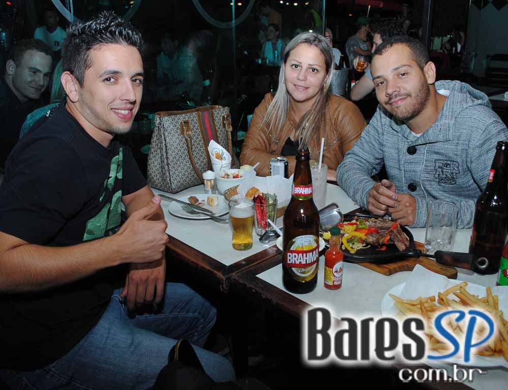Loirassa Bar ofereceu happy hour com petiscos e cerveja gelada - Unisal Loirassa Bar ofereceu happy hour com petiscos e cerveja gelada - Unisal