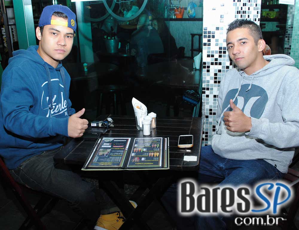 Loirassa Bar ofereceu happy hour com petiscos e cerveja gelada - Unisal Loirassa Bar ofereceu happy hour com petiscos e cerveja gelada - Unisal