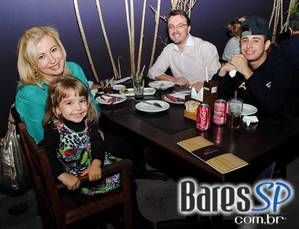 Spetoo Assados Especiais ofereceu variedades de espetinhos na zona Norte - Unisal Spetoo Assados Especiais ofereceu variedades de espetinhos na zona Norte - Unisal