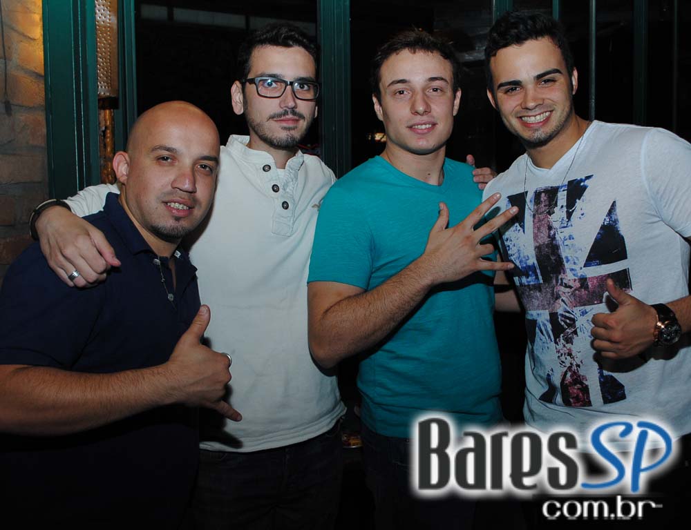 Grupo Amizade Verdadeira e Wesley & Lucas se apresentaram sexta-feira no Adega Original - Unisal Grupo Amizade Verdadeira e Wesley & Lucas se apresentaram sexta-feira no Adega Original - Unisal