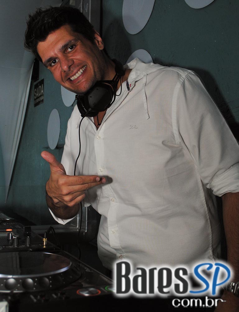 Festa Gold Bubbles com DJs convidados animou o sábado do Sr. Balthazar Festa Gold Bubbles com DJs convidados animou o sábado do Sr. Balthazar