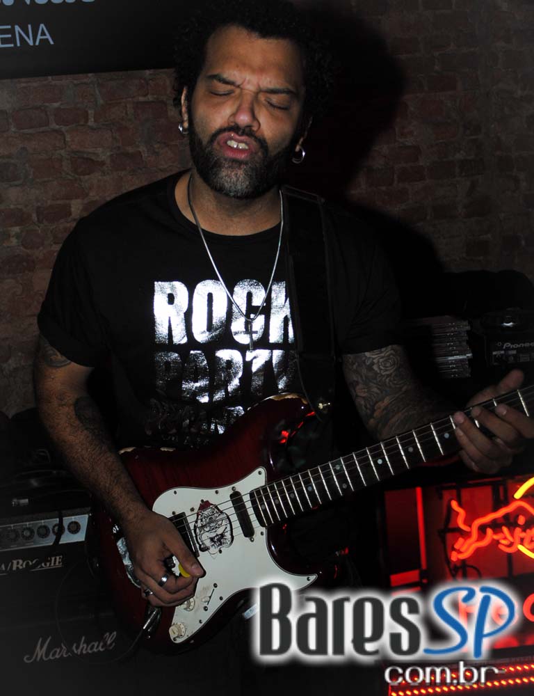 Bar Quitandinha comemorou 21 anos com Rock Party no sábado Bar Quitandinha comemorou 21 anos com Rock Party no sábado