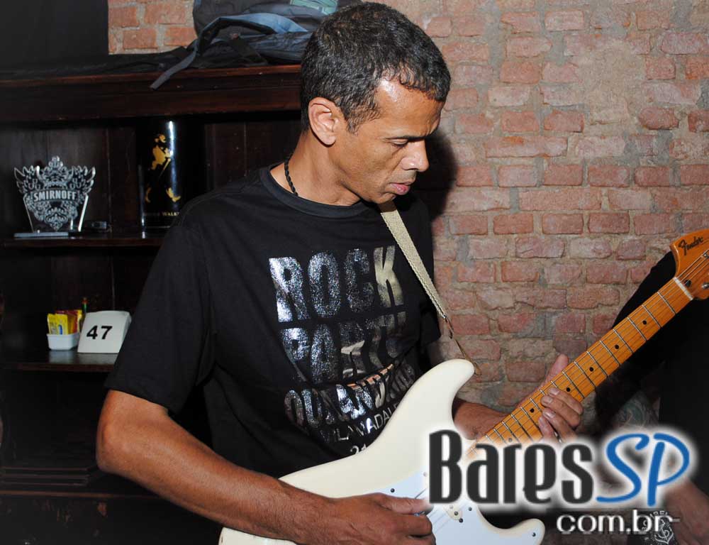 Bar Quitandinha comemorou 21 anos com Rock Party no sábado Bar Quitandinha comemorou 21 anos com Rock Party no sábado