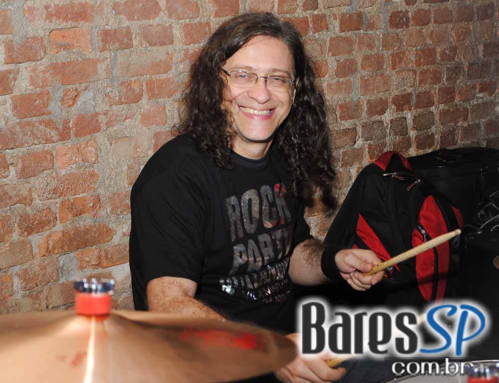 Bar Quitandinha comemorou 21 anos com Rock Party no sábado Bar Quitandinha comemorou 21 anos com Rock Party no sábado