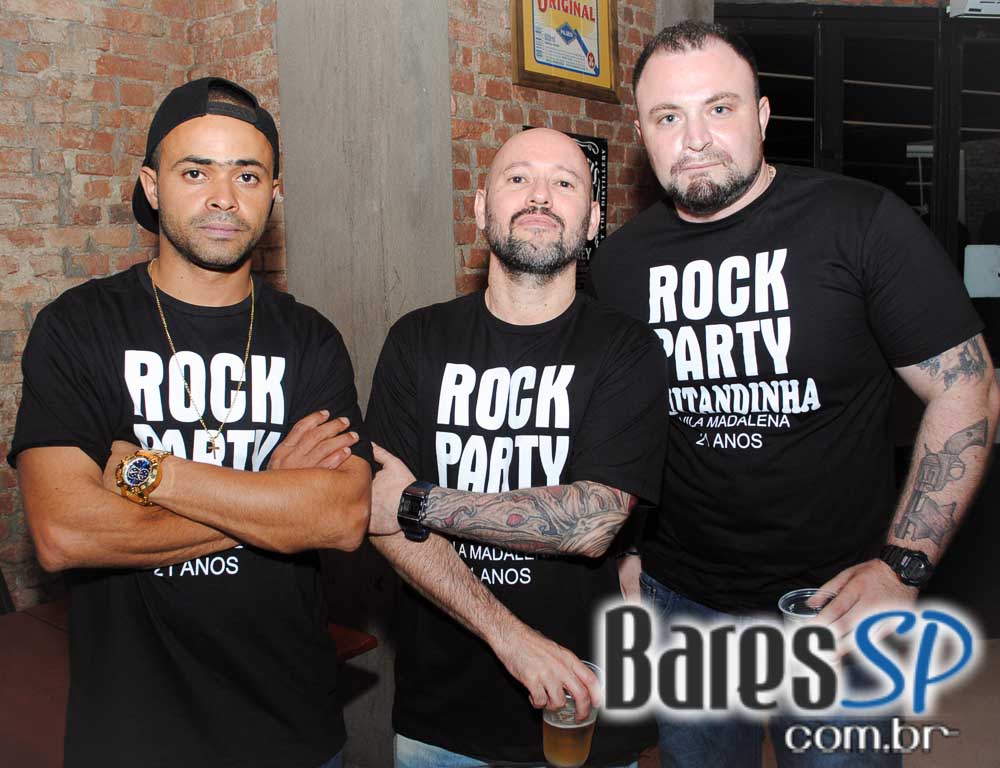 Bar Quitandinha comemorou 21 anos com Rock Party no sábado Bar Quitandinha comemorou 21 anos com Rock Party no sábado