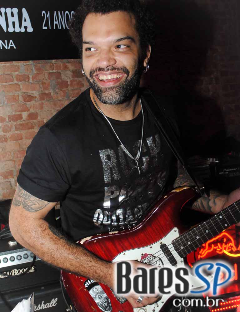 Bar Quitandinha comemorou 21 anos com Rock Party no sábado Bar Quitandinha comemorou 21 anos com Rock Party no sábado
