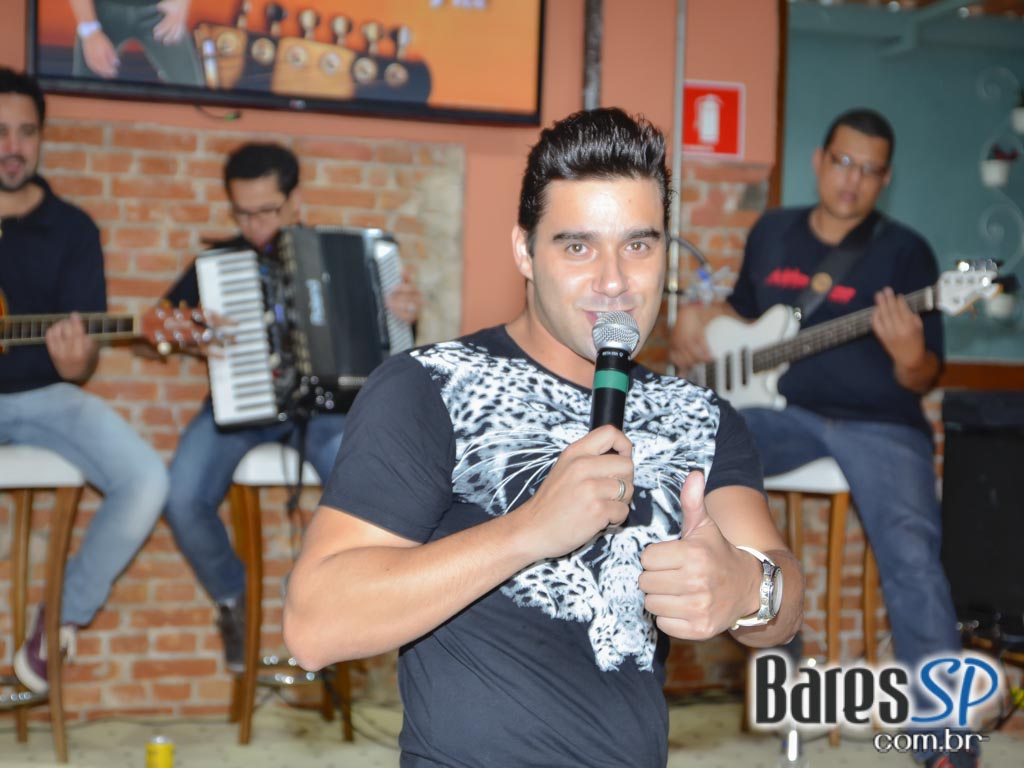 Almoço sertanejo com Adriano Paz e DJ Nilson de Rossi domingo no Sr. Balthazar Almoço sertanejo com Adriano Paz e DJ Nilson de Rossi domingo no Sr. Balthazar