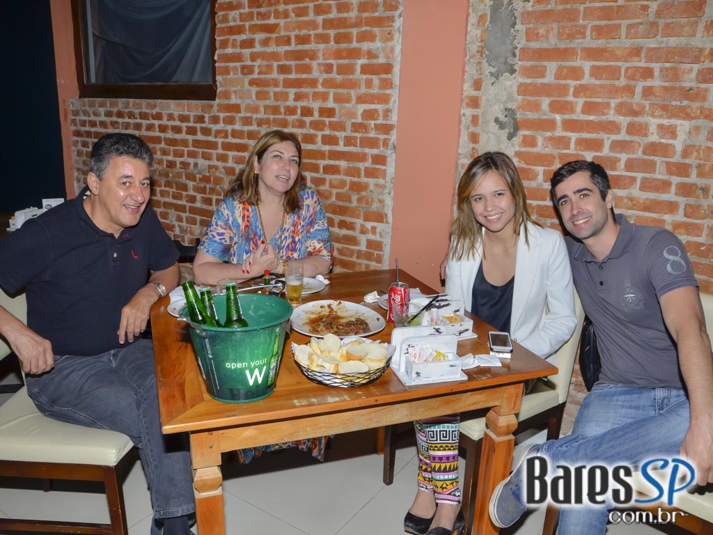 Almoço sertanejo com Adriano Paz e DJ Nilson de Rossi domingo no Sr. Balthazar Almoço sertanejo com Adriano Paz e DJ Nilson de Rossi domingo no Sr. Balthazar