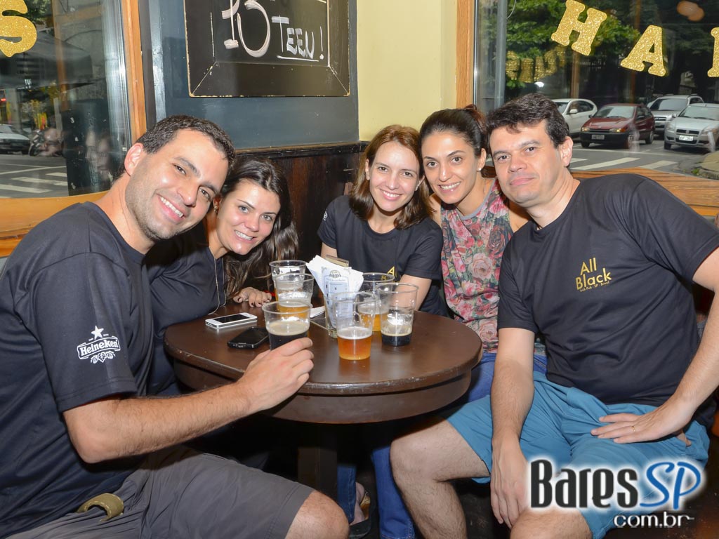 All Black comemorou 13 anos com bandas de rock e chope Heineken no domingo All Black comemorou 13 anos com bandas de rock e chope Heineken no domingo