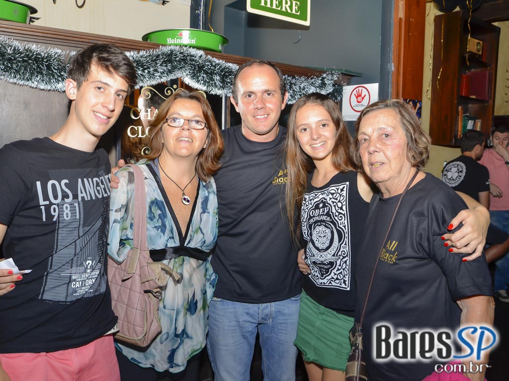 All Black comemorou 13 anos com bandas de rock e chope Heineken no domingo All Black comemorou 13 anos com bandas de rock e chope Heineken no domingo