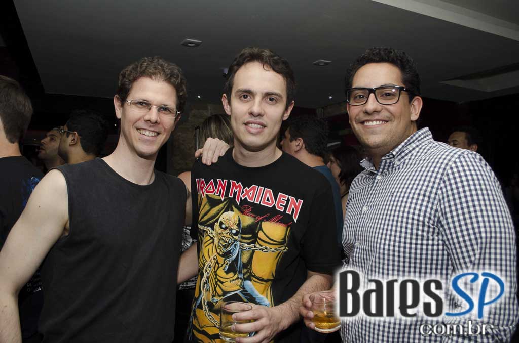 Banda cover de Iron Maiden comandou a noite de sábado no Manifesto Bar Banda cover de Iron Maiden comandou a noite de sábado no Manifesto Bar
