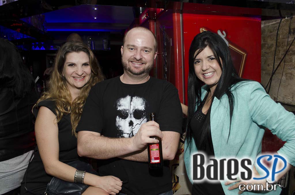 Banda cover de Iron Maiden comandou a noite de sábado no Manifesto Bar Banda cover de Iron Maiden comandou a noite de sábado no Manifesto Bar