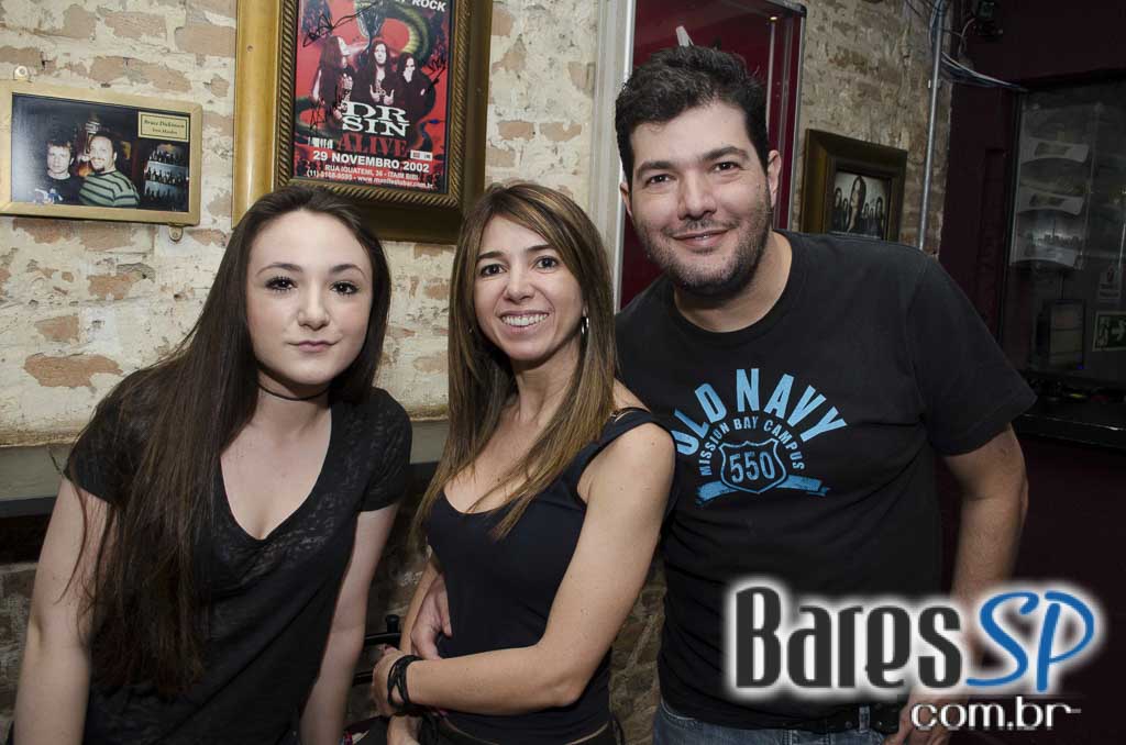 Banda cover de Iron Maiden comandou a noite de sábado no Manifesto Bar Banda cover de Iron Maiden comandou a noite de sábado no Manifesto Bar