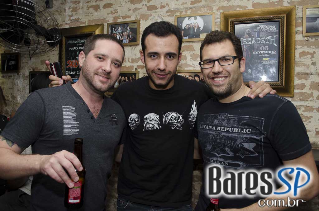 Banda cover de Iron Maiden comandou a noite de sábado no Manifesto Bar Banda cover de Iron Maiden comandou a noite de sábado no Manifesto Bar