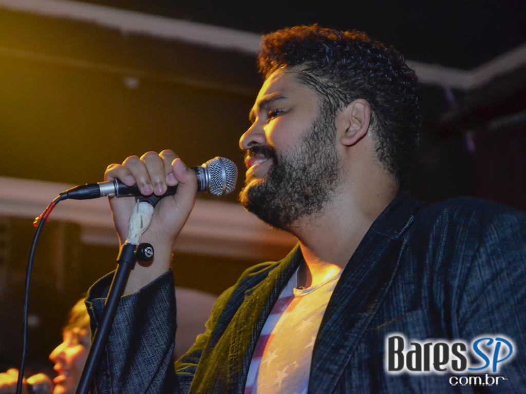 Banda Movin UP comandou a noite com muito rock no Memphis Rock Bar Banda Movin UP comandou a noite com muito rock no Memphis Rock Bar