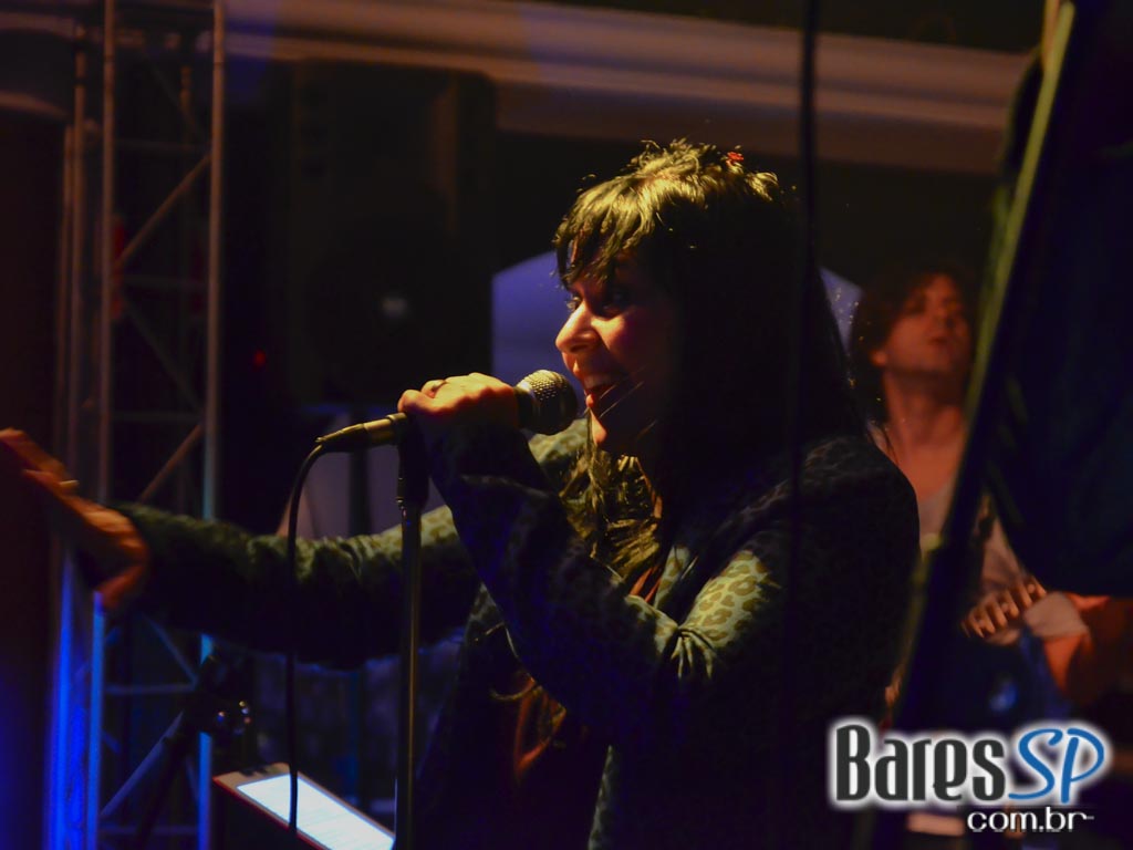 Banda Movin UP comandou a noite com muito rock no Memphis Rock Bar Banda Movin UP comandou a noite com muito rock no Memphis Rock Bar