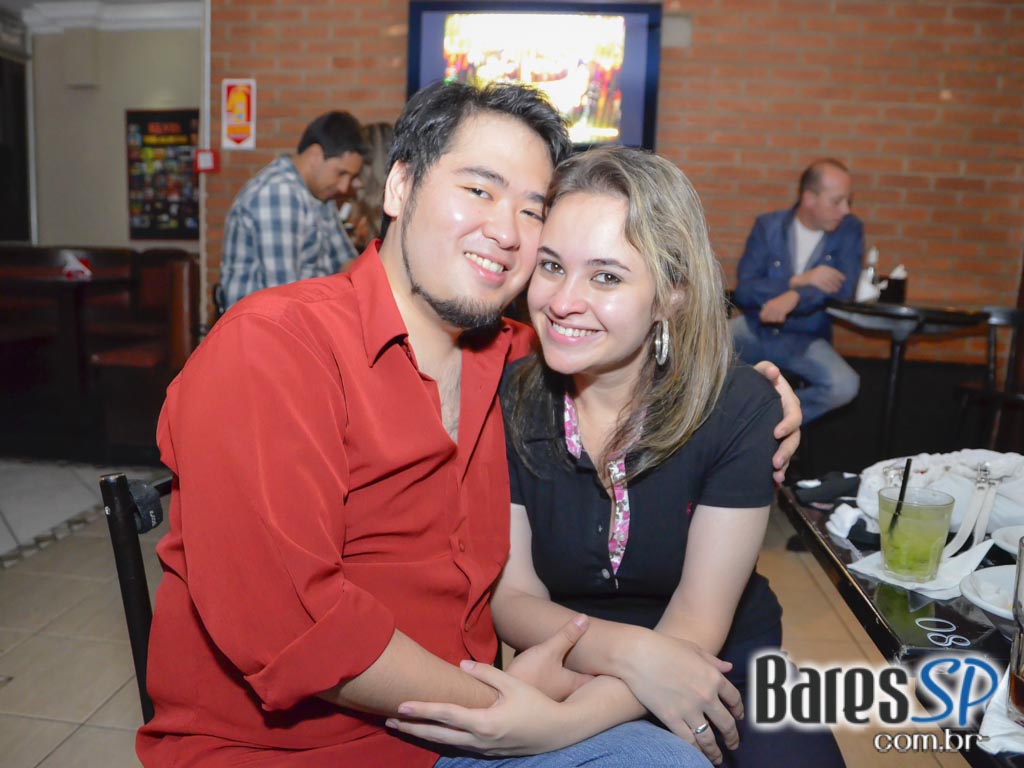 Banda Movin UP comandou a noite com muito rock no Memphis Rock Bar Banda Movin UP comandou a noite com muito rock no Memphis Rock Bar