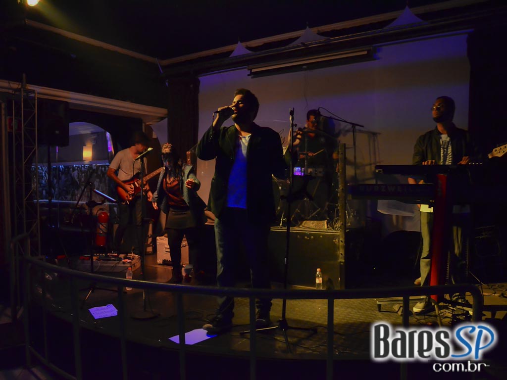 Banda Movin UP comandou a noite com muito rock no Memphis Rock Bar Banda Movin UP comandou a noite com muito rock no Memphis Rock Bar