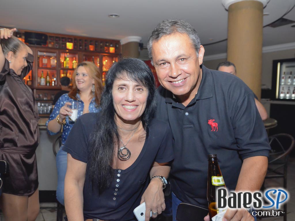 Banda Movin UP comandou a noite com muito rock no Memphis Rock Bar Banda Movin UP comandou a noite com muito rock no Memphis Rock Bar