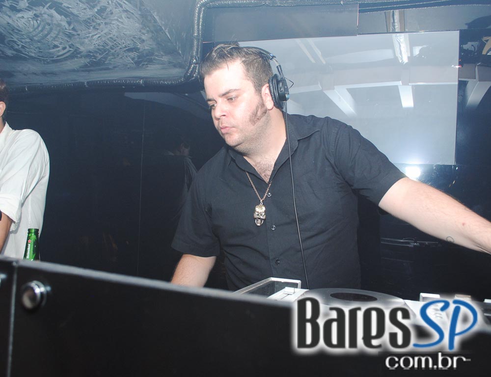 Festa College especial Férias em Acapulco com DJs convidados na balada Blitz Haus Festa College especial Férias em Acapulco com DJs convidados na balada Blitz Haus