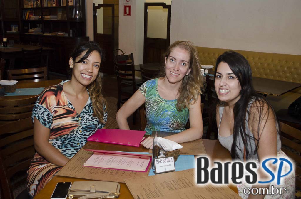 Ambiente descontraído e bons petiscos foram servidos no Botica do Quintana Ambiente descontraído e bons petiscos foram servidos no Botica do Quintana