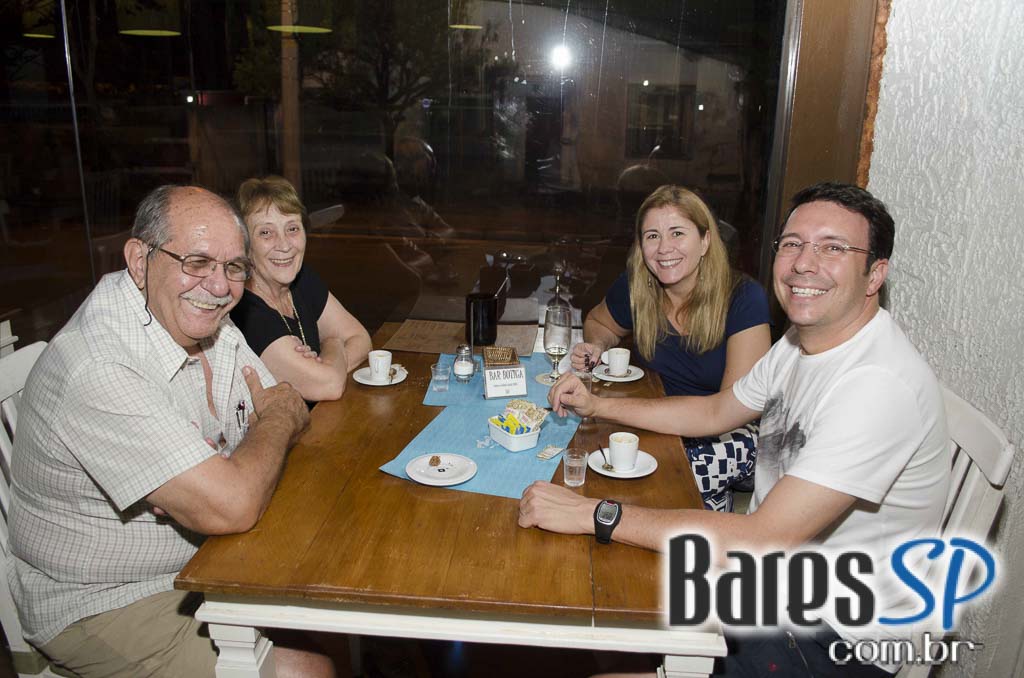 Ambiente descontraído e bons petiscos foram servidos no Botica do Quintana Ambiente descontraído e bons petiscos foram servidos no Botica do Quintana