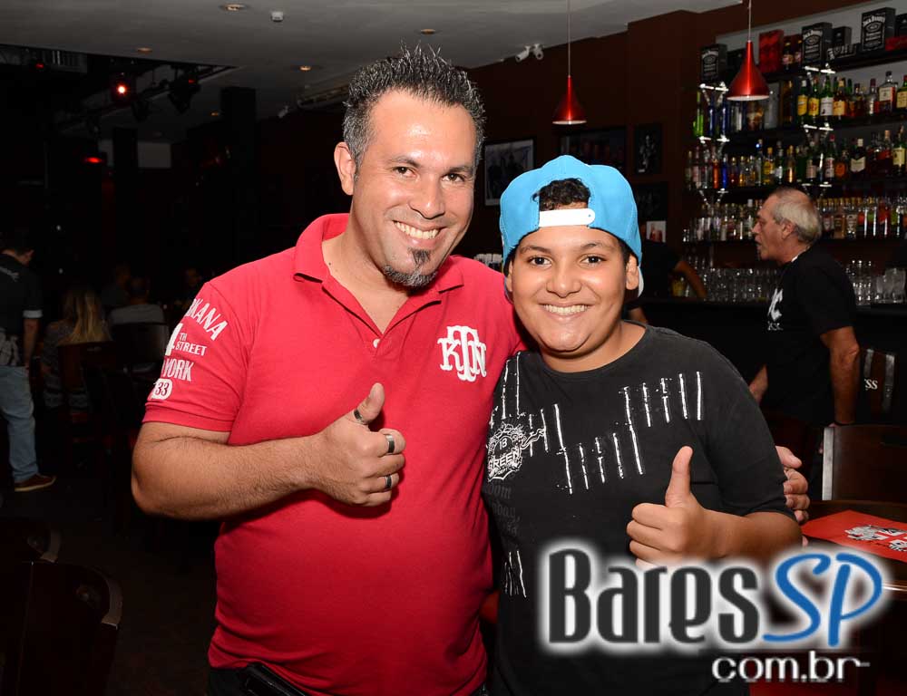 Bandas Whitesnake Cover e Rock of Ages comandaram a noite de sábado no Gillans Inn Bandas Whitesnake Cover e Rock of Ages comandaram a noite de sábado no Gillans Inn