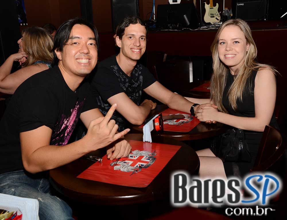 Bandas Whitesnake Cover e Rock of Ages comandaram a noite de sábado no Gillans Inn Bandas Whitesnake Cover e Rock of Ages comandaram a noite de sábado no Gillans Inn