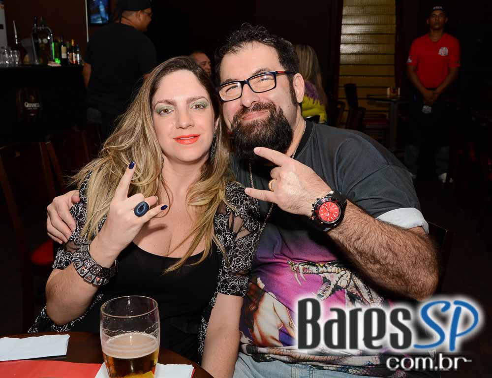 Bandas Whitesnake Cover e Rock of Ages comandaram a noite de sábado no Gillans Inn Bandas Whitesnake Cover e Rock of Ages comandaram a noite de sábado no Gillans Inn