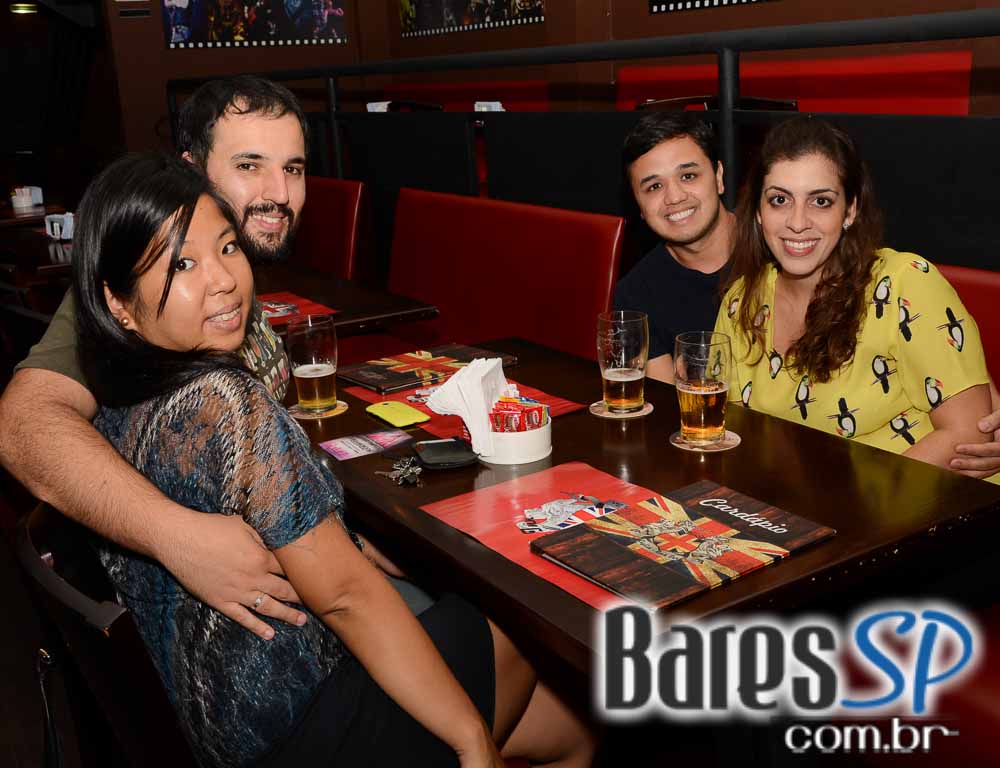 Bandas Whitesnake Cover e Rock of Ages comandaram a noite de sábado no Gillans Inn Bandas Whitesnake Cover e Rock of Ages comandaram a noite de sábado no Gillans Inn