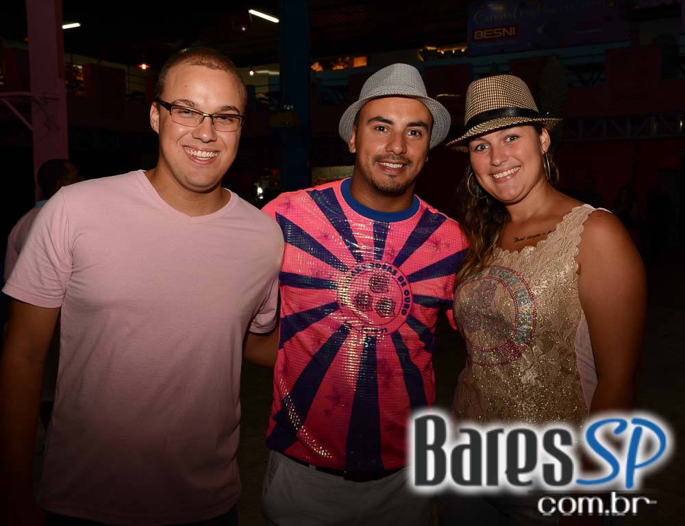 Ensaios da Escola de Samba Rosas de Ouro para o Carnaval de São Paulo 2015 Ensaios da Escola de Samba Rosas de Ouro para o Carnaval de São Paulo 2015