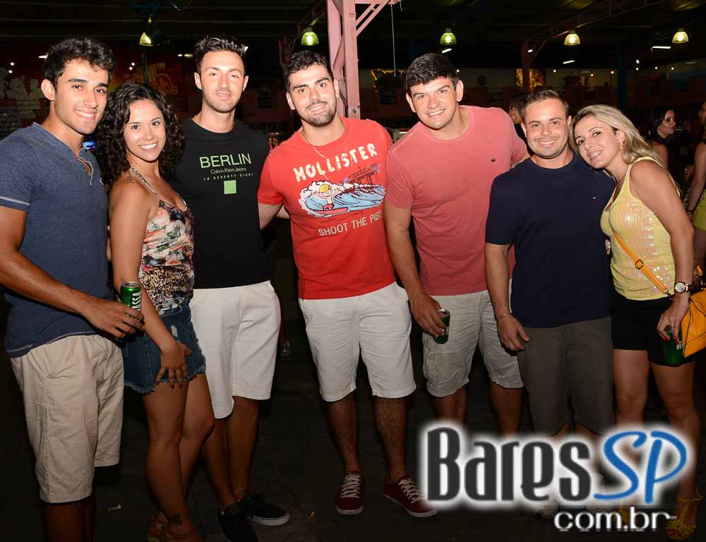 Ensaios da Escola de Samba Rosas de Ouro para o Carnaval de São Paulo 2015 Ensaios da Escola de Samba Rosas de Ouro para o Carnaval de São Paulo 2015