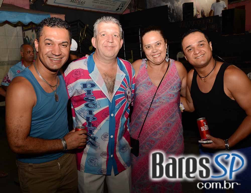 Ensaios da Escola de Samba Rosas de Ouro para o Carnaval de São Paulo 2015 Ensaios da Escola de Samba Rosas de Ouro para o Carnaval de São Paulo 2015